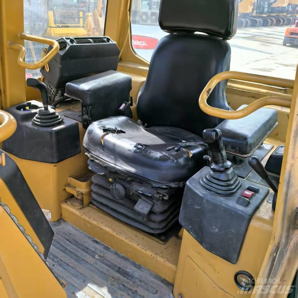 CAT D 5 G LGP Buldožeri gusjeničari