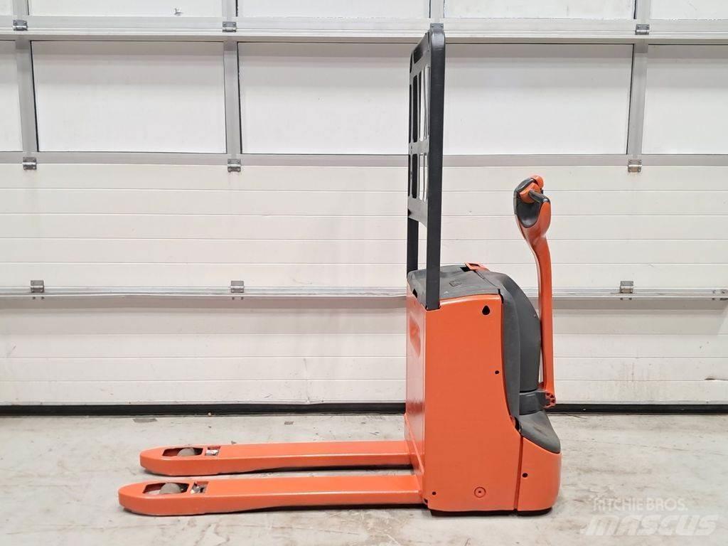 Linde T16 Nisko podizni električni viličar