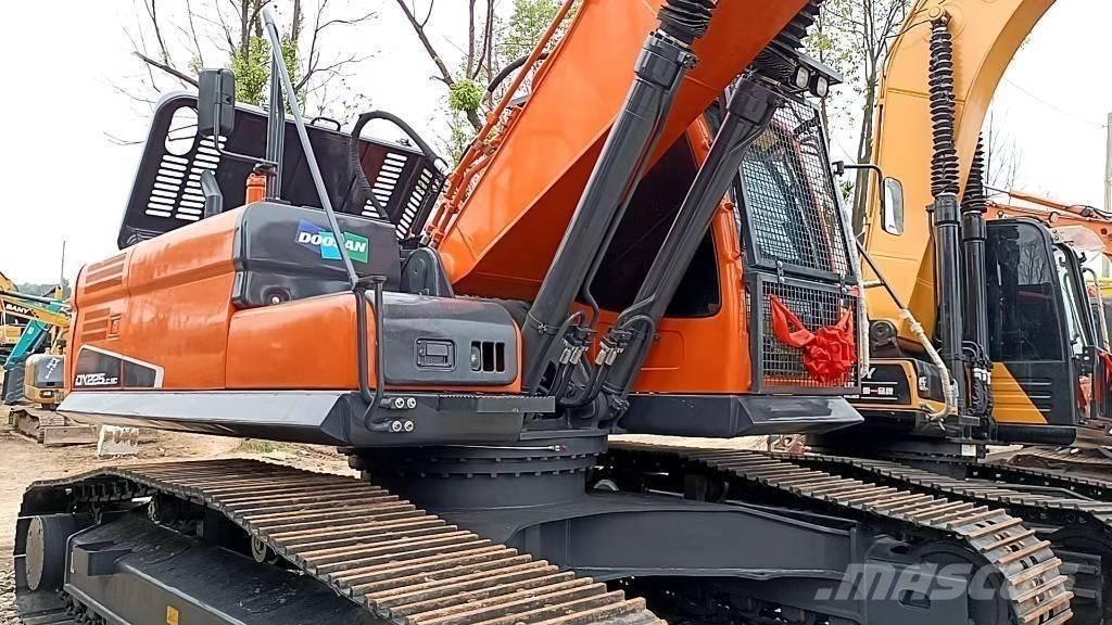 Doosan 225 LC-9 Bageri gusjeničari