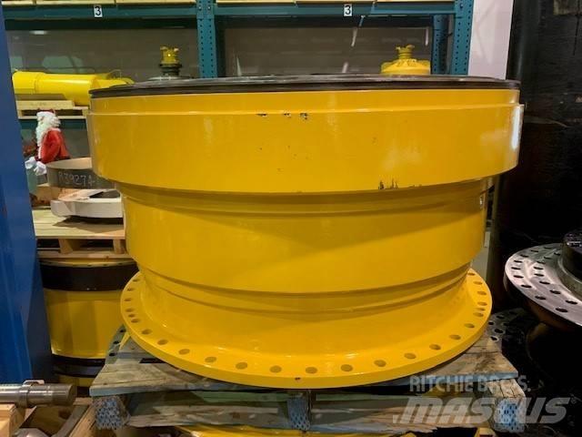 Komatsu 830 E Zglobni demperi