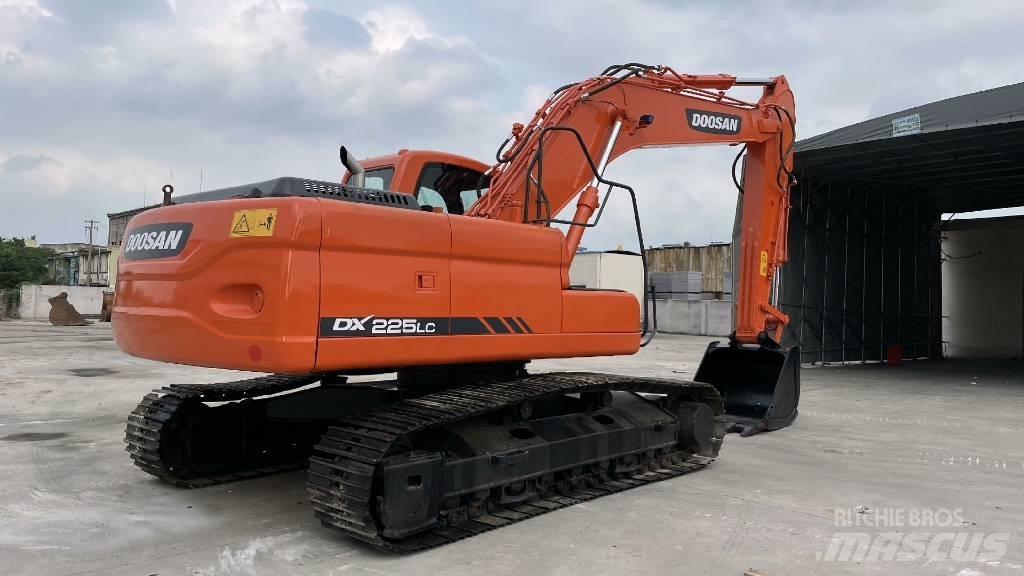 Doosan DX 225 Bageri gusjeničari