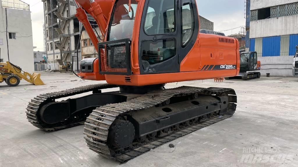 Doosan DX 225 Bageri gusjeničari
