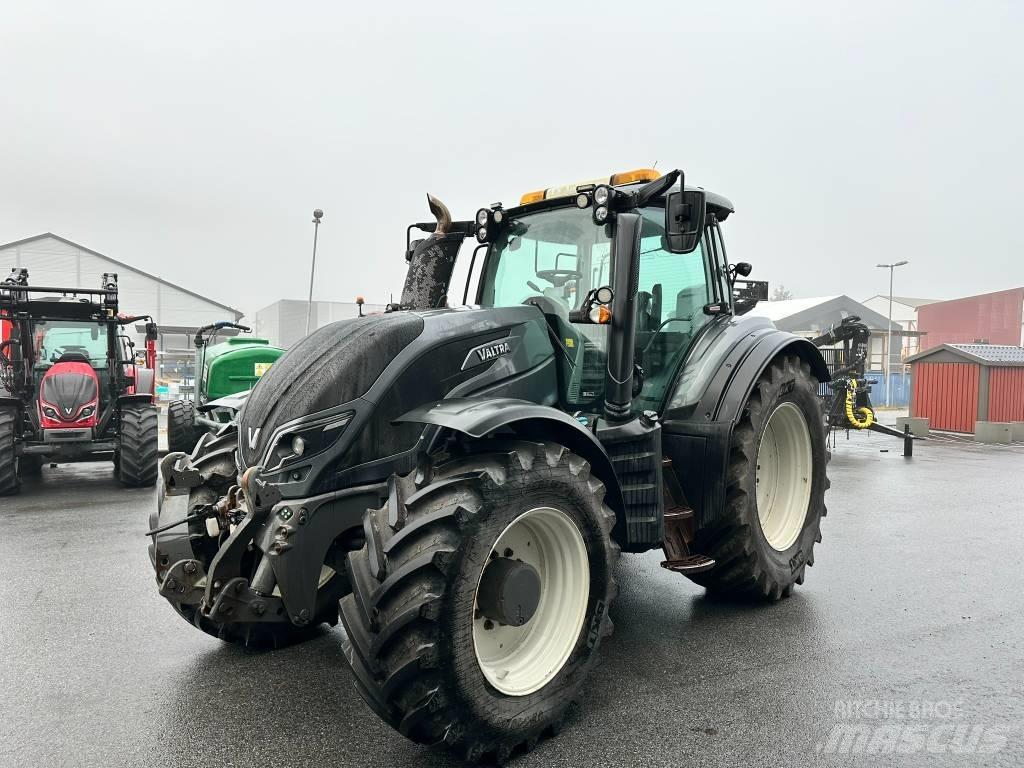 Valtra T 214 D Traktori