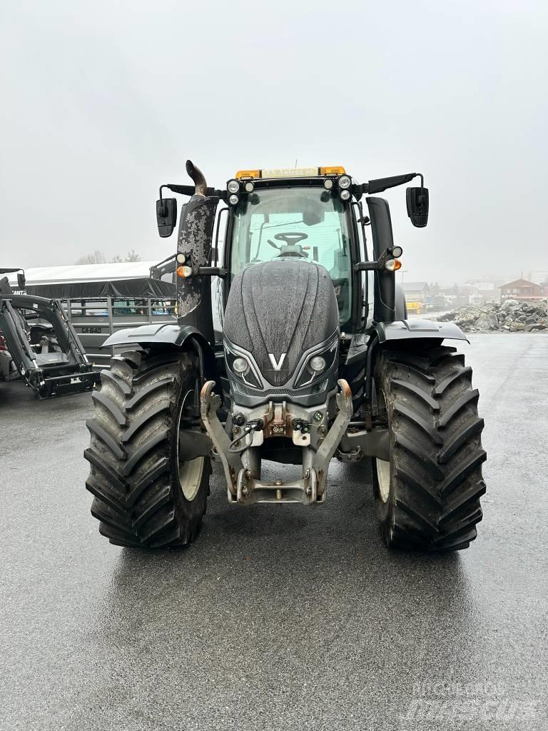 Valtra T 214 D Traktori