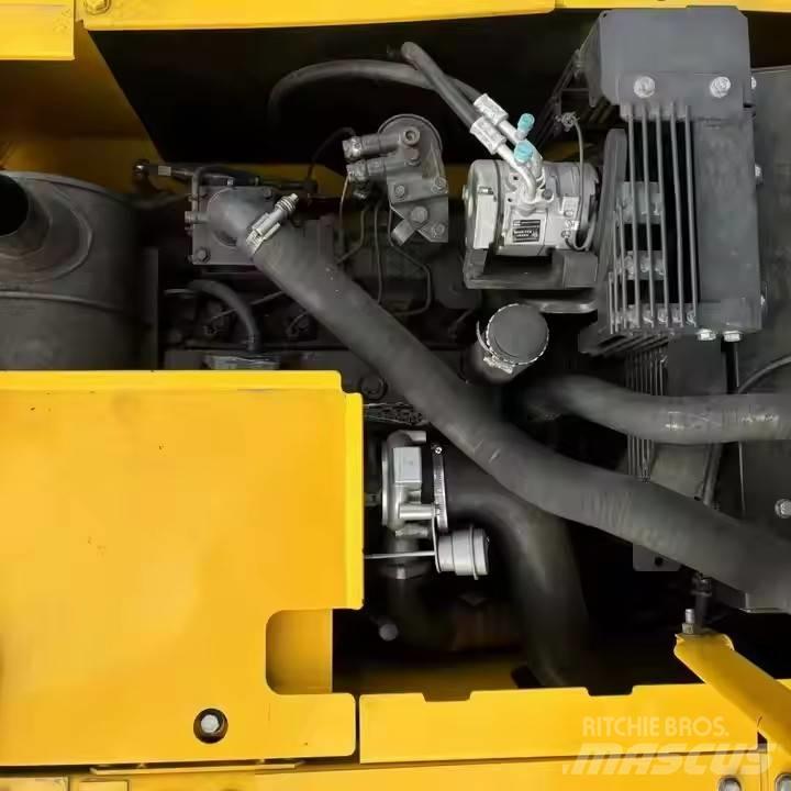 Komatsu PC 130 Bageri gusjeničari