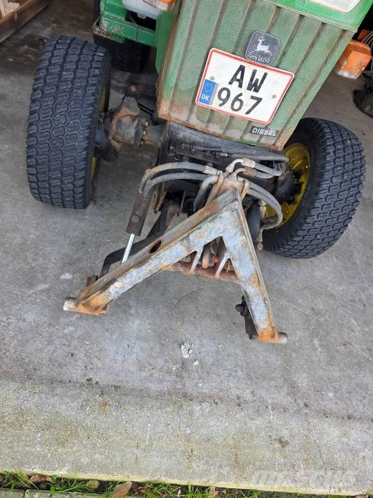 John Deere 855 Kompaktni (mali) traktori