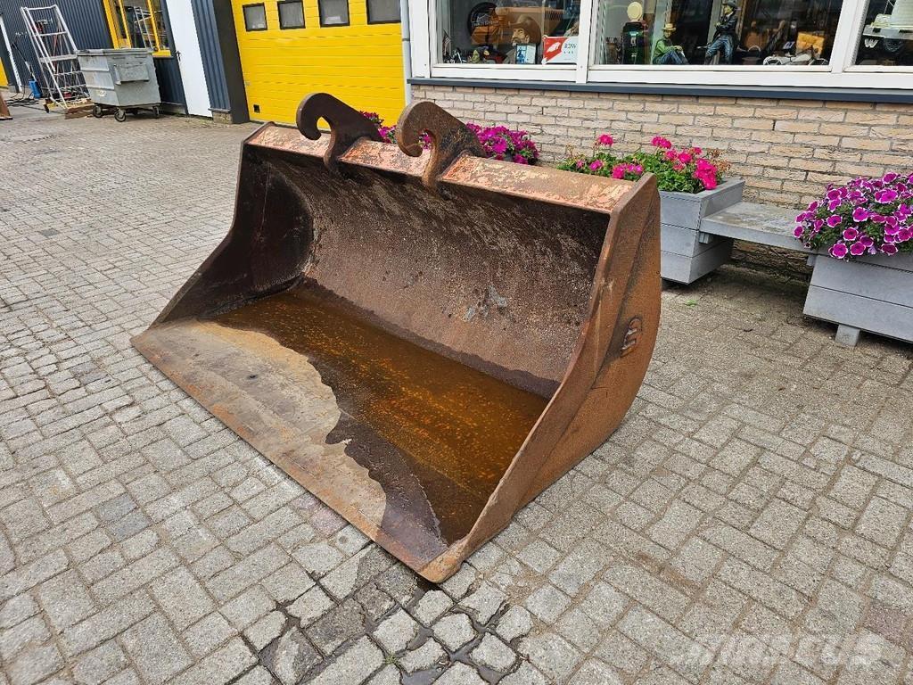  Onbekend Slotenbak Kašike / Korpe