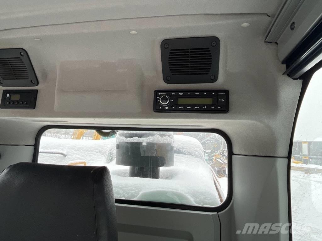 CAT 323 F Bageri gusjeničari