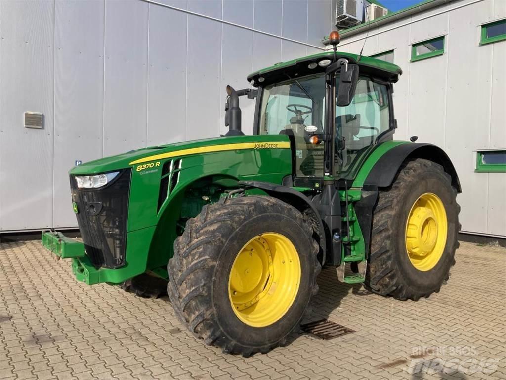 John Deere 8370R Traktori