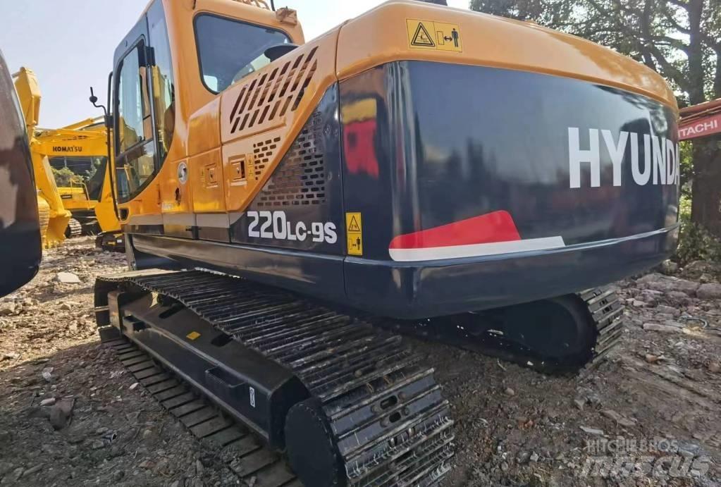 Hyundai R220LC-9S Bageri na kotačima