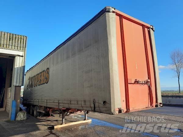 Renders 12.27E Poluprikolice sa ceradom