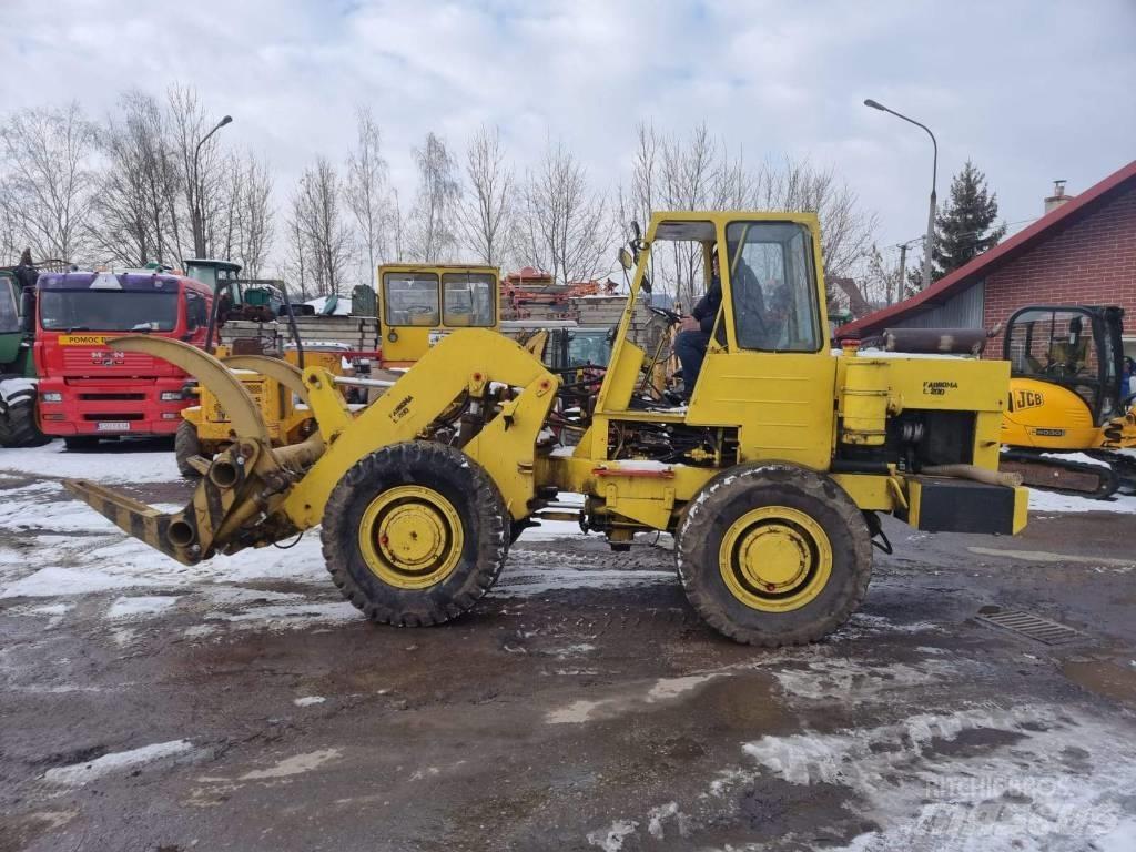  Ł 200 Ładowarka Utovarivači na kotačima