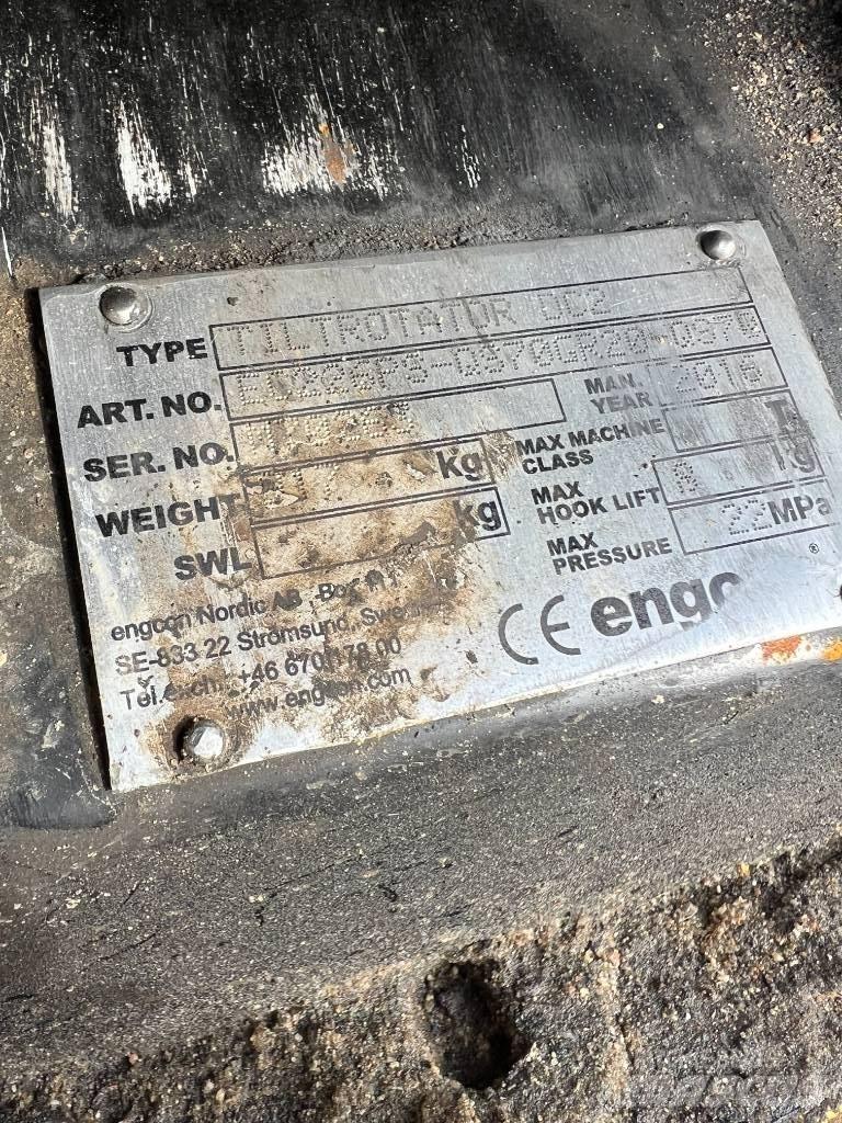 Komatsu PC 228 Bageri gusjeničari