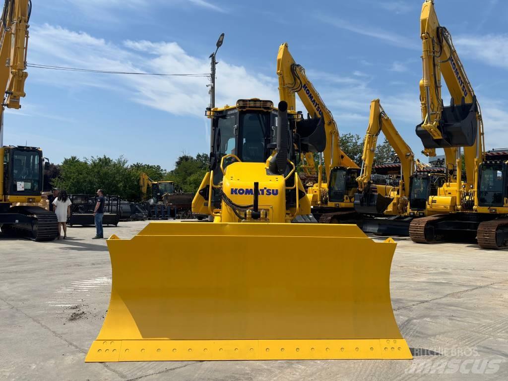 Komatsu D61EX-24E0 Buldožeri gusjeničari