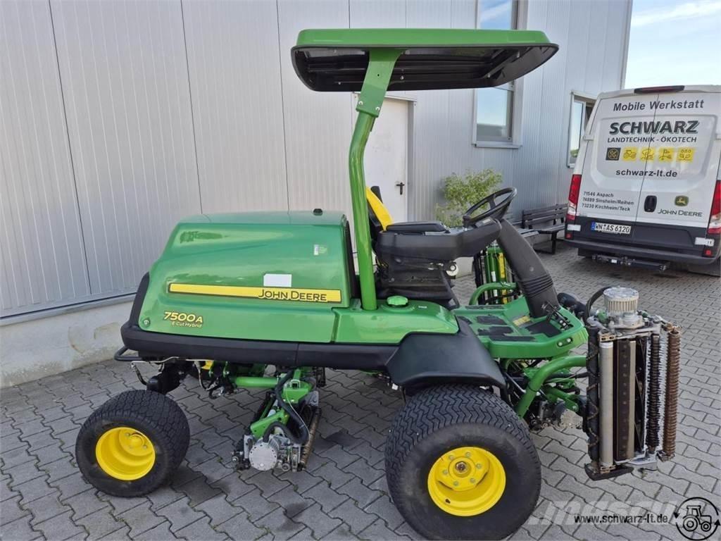 John Deere 7500A Golf vozila