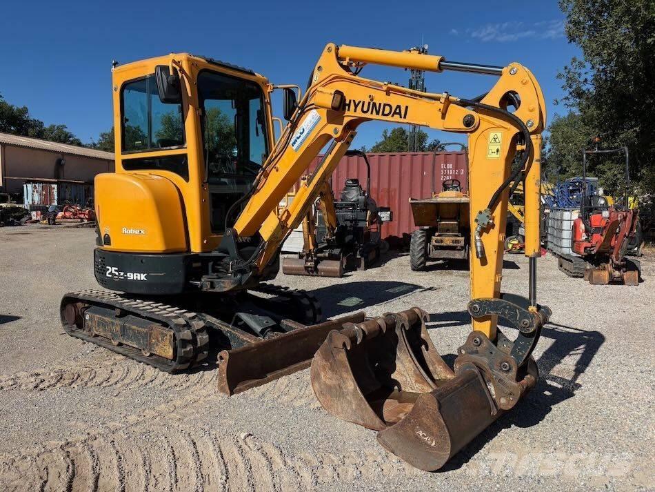 Hyundai R25Z-9 AK Mini bageri <7t
