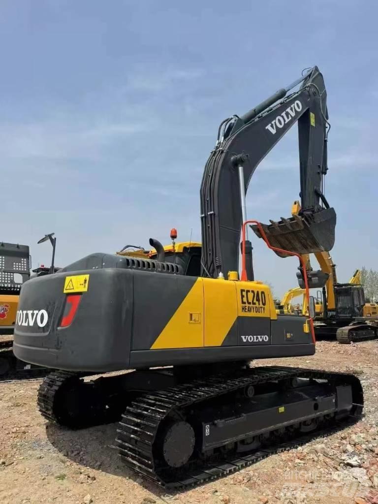Volvo EC 240 Bageri gusjeničari