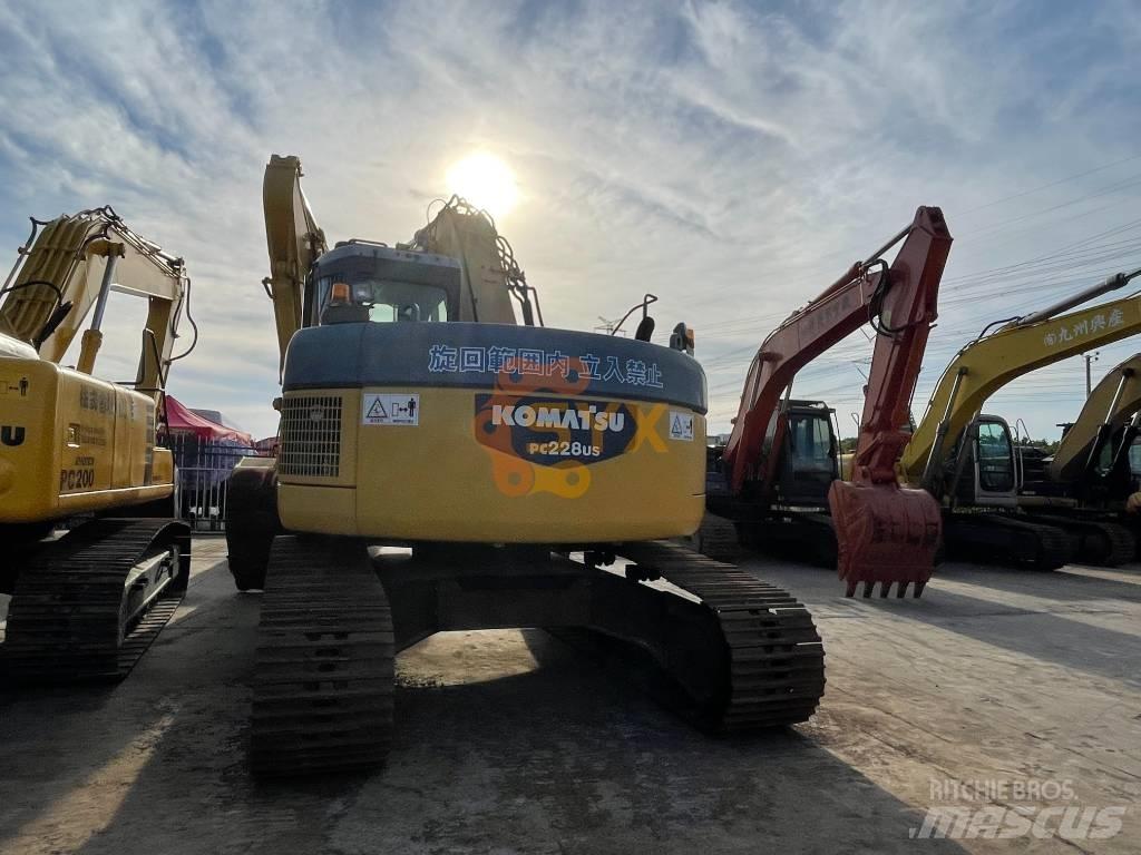 Komatsu PC 228 US Bageri gusjeničari
