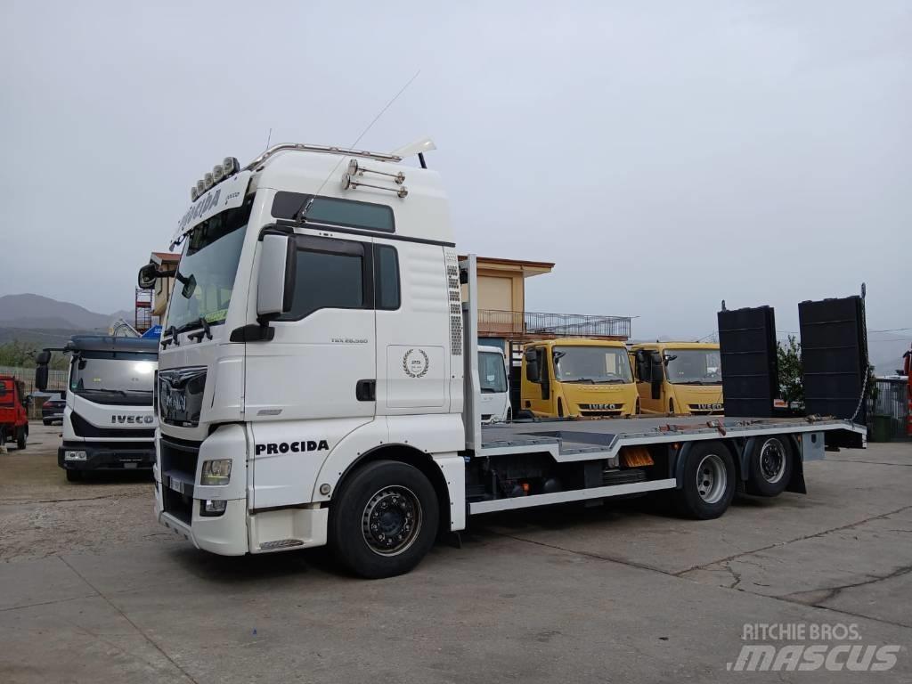 MAN TGX 26.560 Kamioni s ravnim pločom / vitlom