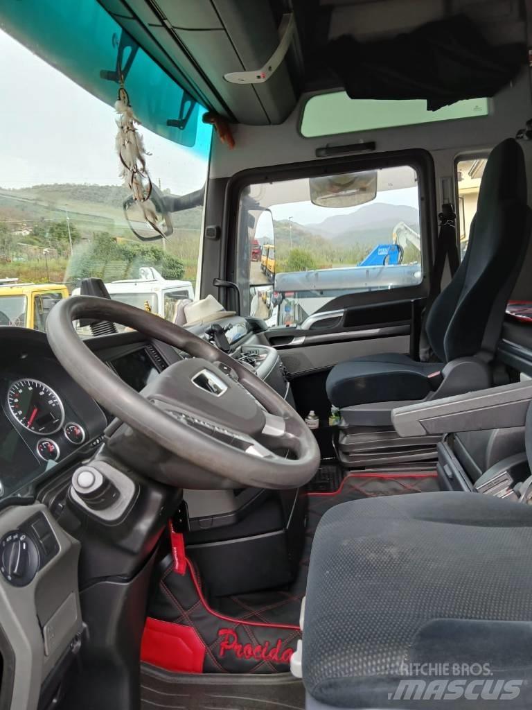 MAN TGX 26.560 Kamioni s ravnim pločom / vitlom