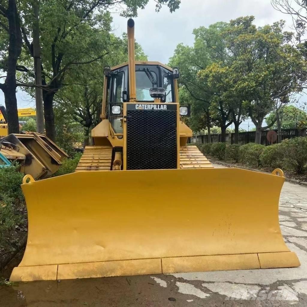 CAT D5M Buldožeri gusjeničari