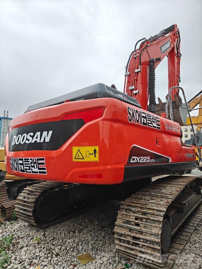 Doosan 225 LC-9C Bageri gusjeničari