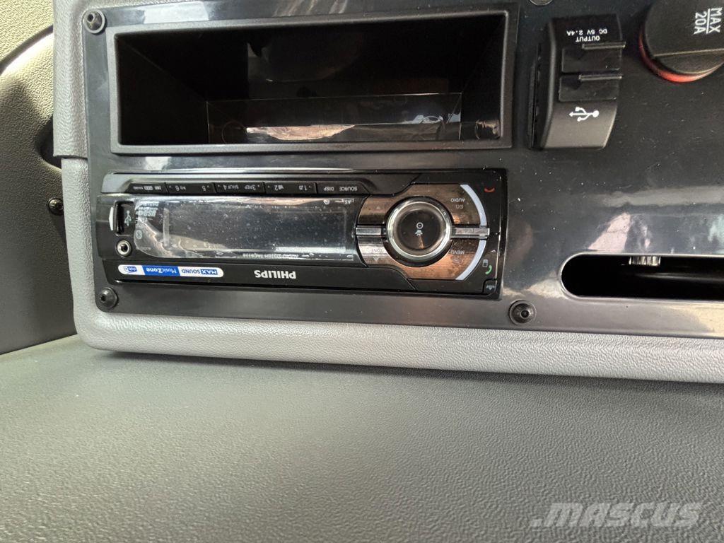 Yanmar B95W Bageri na kotačima