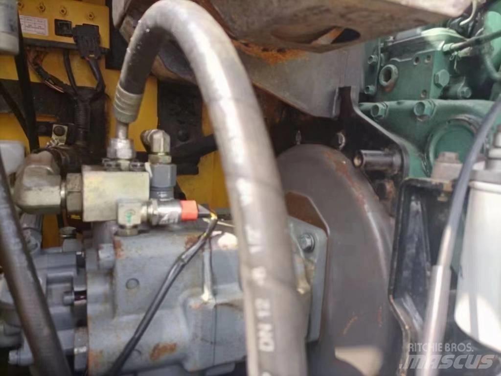 Volvo EC 80D PRO Bageri gusjeničari