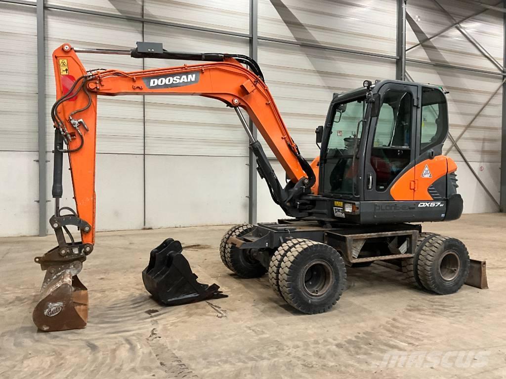 Doosan DX 57 W-5 Bageri na kotačima