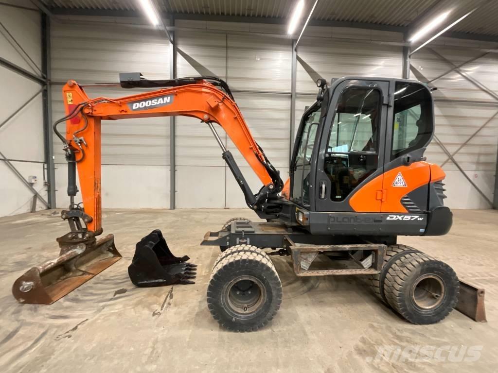 Doosan DX 57 W-5 Bageri na kotačima