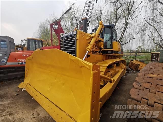 Komatsu D155A Buldožeri gusjeničari