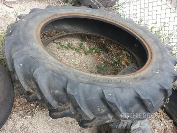  Pneu 13.6-38 Gume, kotači i naplatci