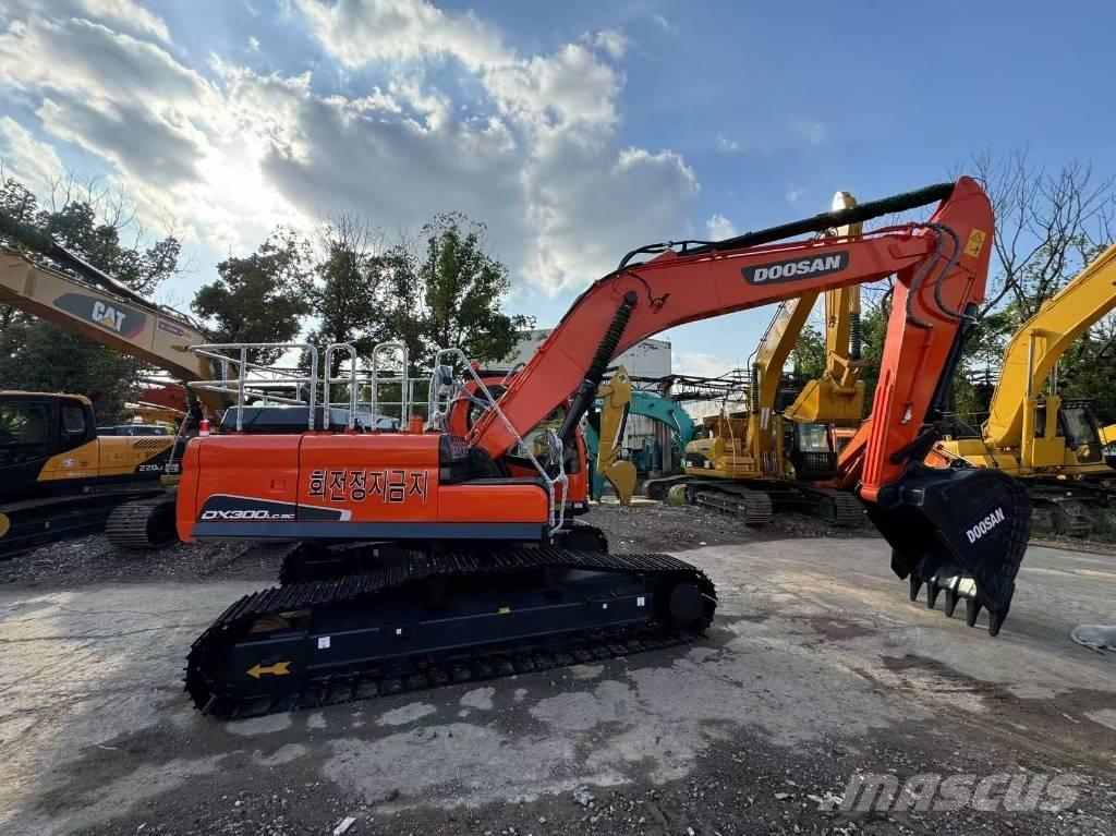 Doosan DX300 Bageri gusjeničari