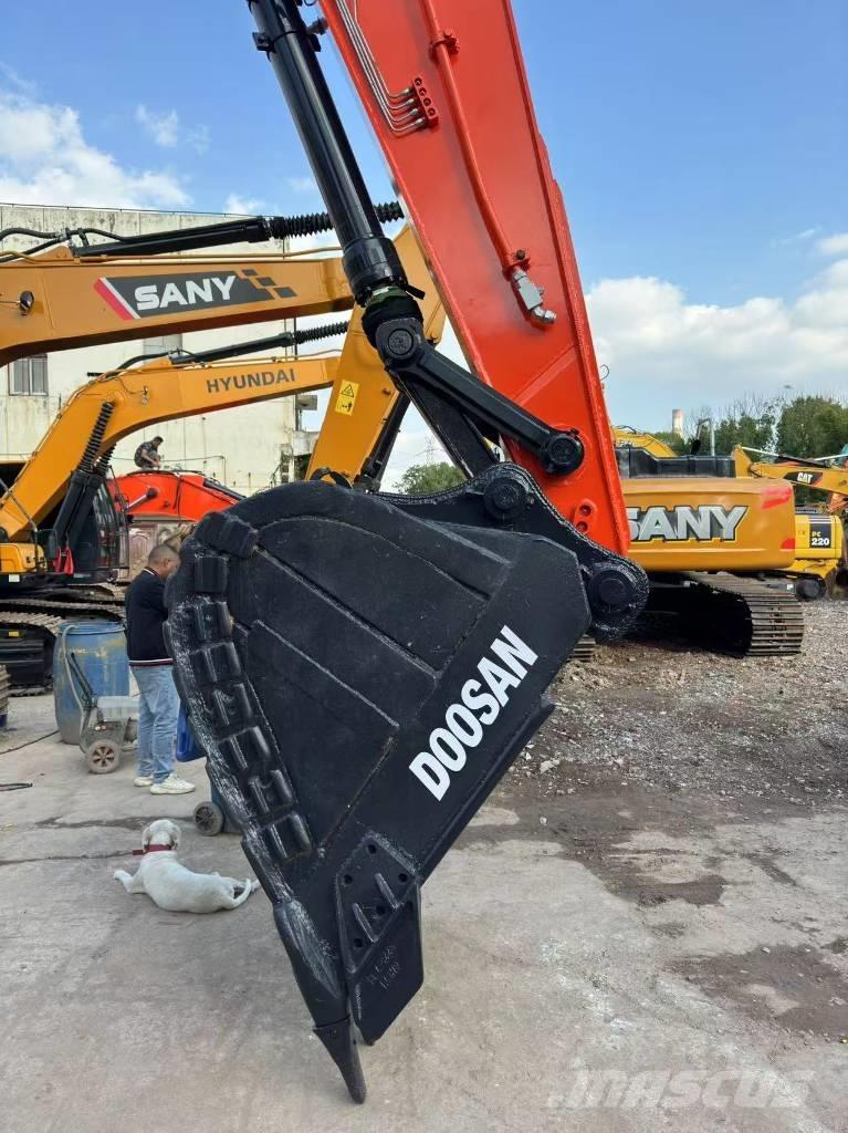 Doosan DX300 Bageri gusjeničari