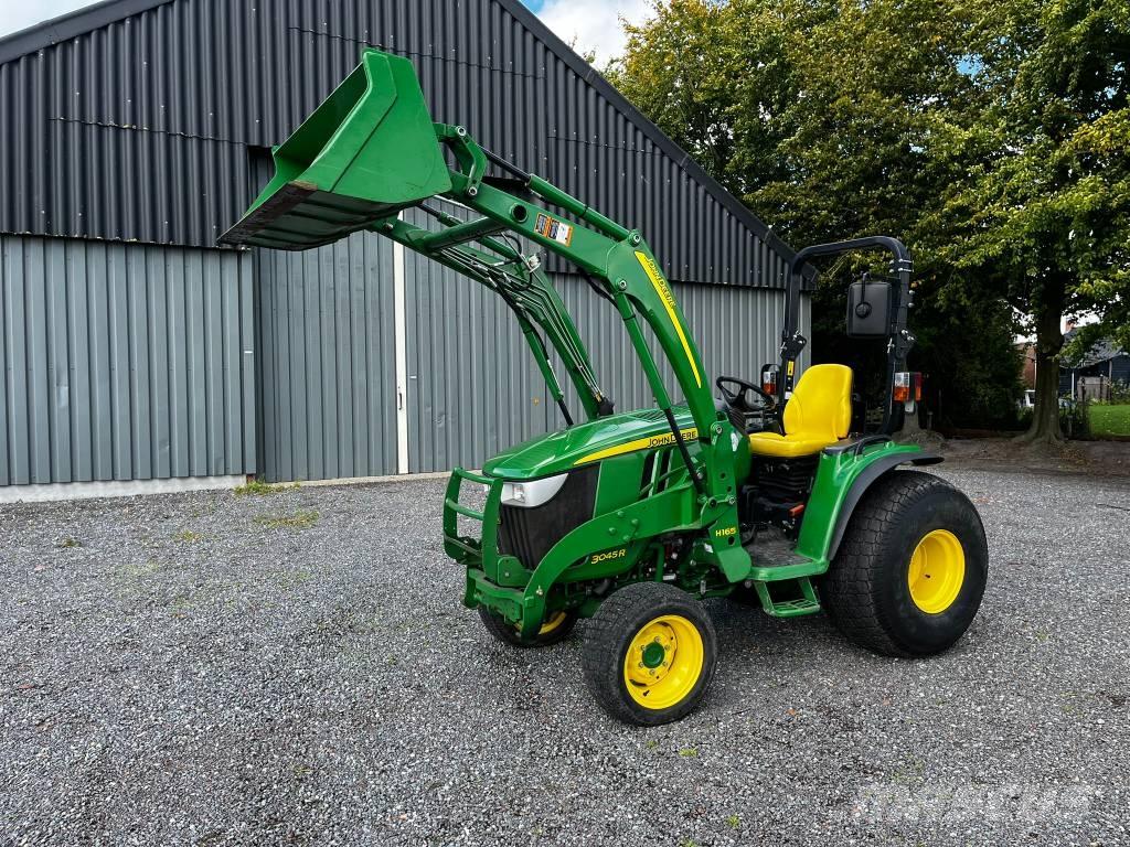 John Deere 3045 R Traktori