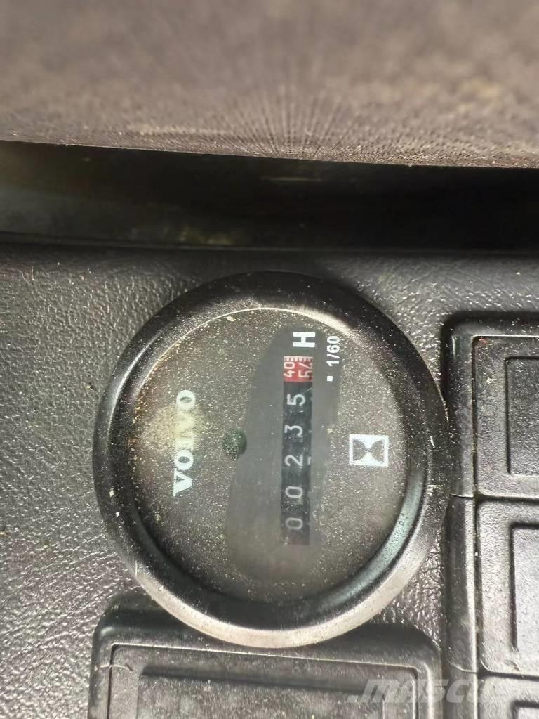Volvo 140 Bageri gusjeničari