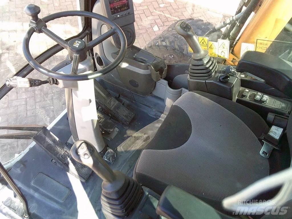 CAT M313D Bageri na kotačima