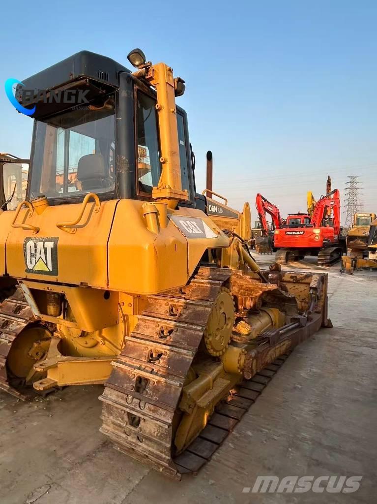 CAT D 6 N Buldožeri gusjeničari