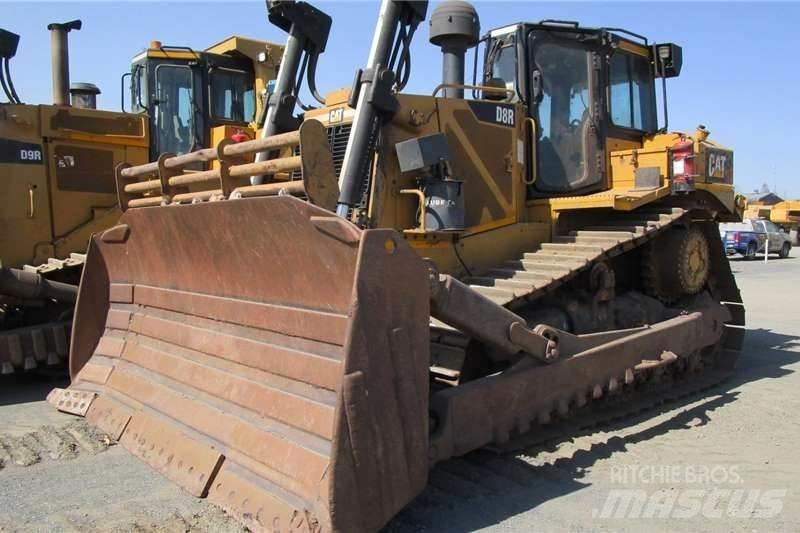 CAT D8R Buldožeri gusjeničari