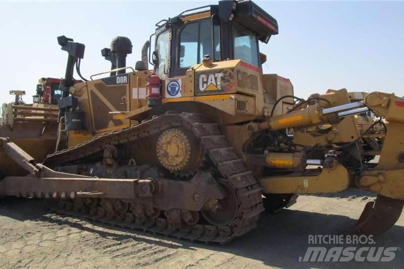 CAT D8R Buldožeri gusjeničari