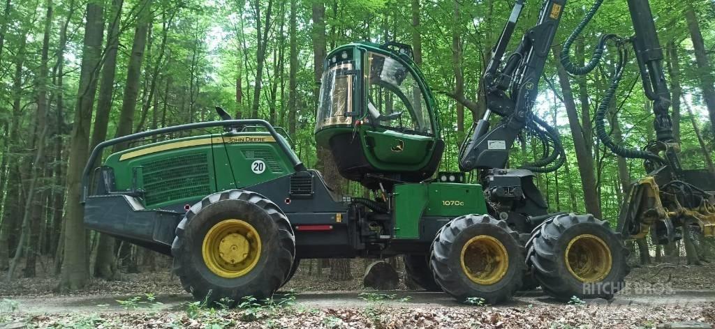 John Deere 1070G Harversteri
