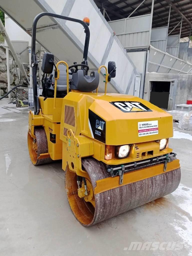 CAT CB 32 Valjci sa dvojnim bubnjem