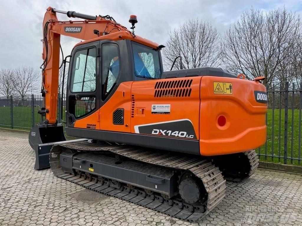 Doosan dx140w Bageri na kotačima