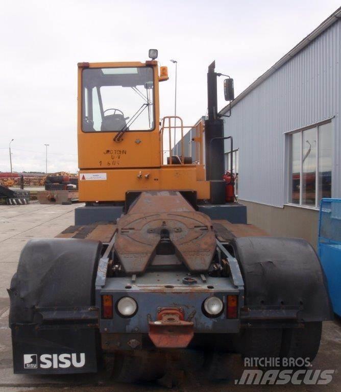 Sisu TRX 242 Vučna vozila
