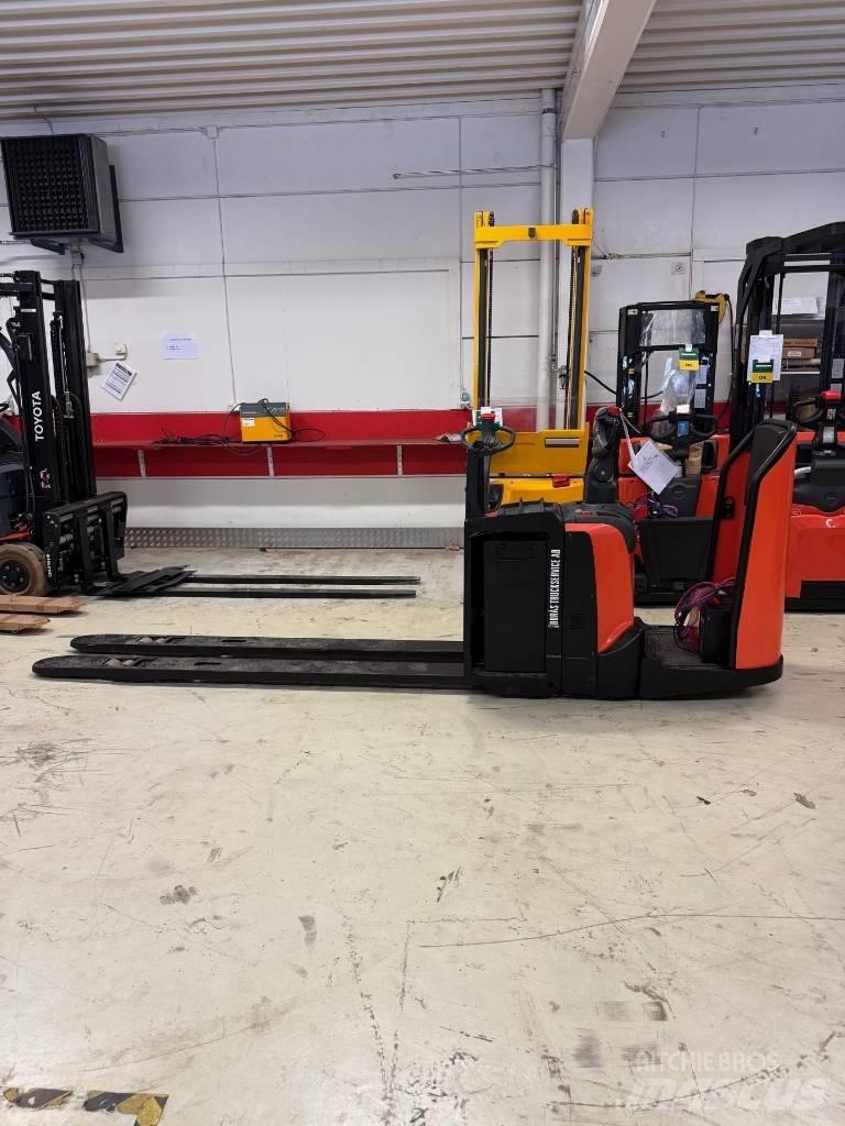 BT truck LPE 250 Samopogonski ručni viličari