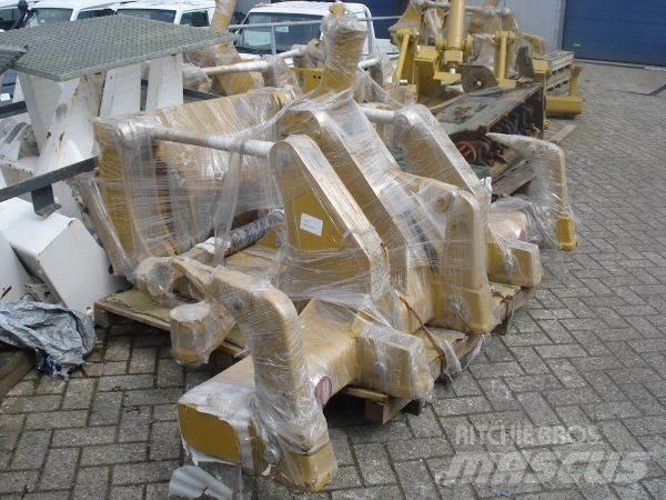 CAT 140M/160M Ripper Građevinarstvo – ostalo