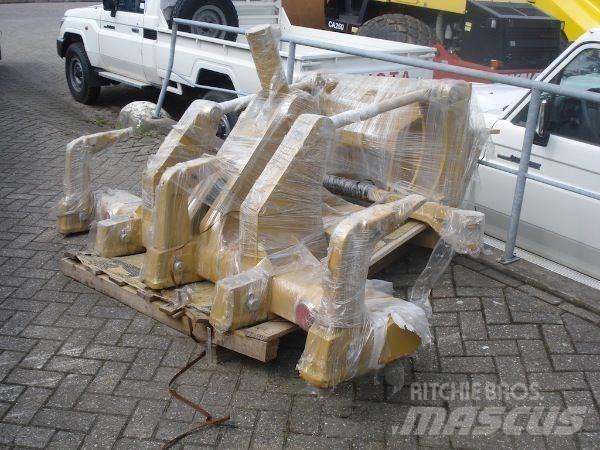 CAT 140M/160M Ripper Građevinarstvo – ostalo