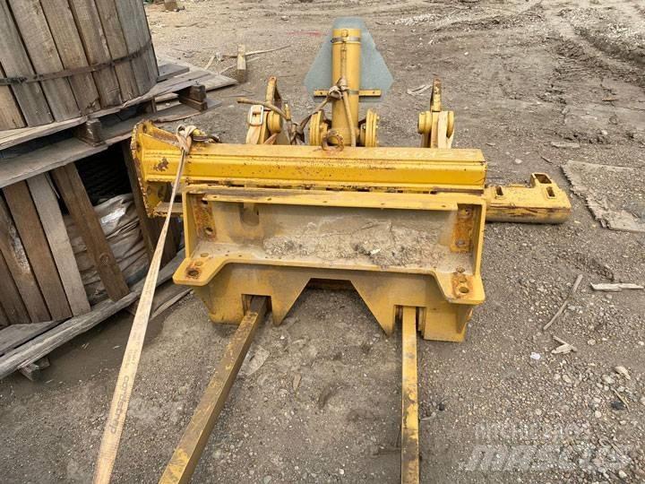 CAT 140 H Ripper Ostale komponente