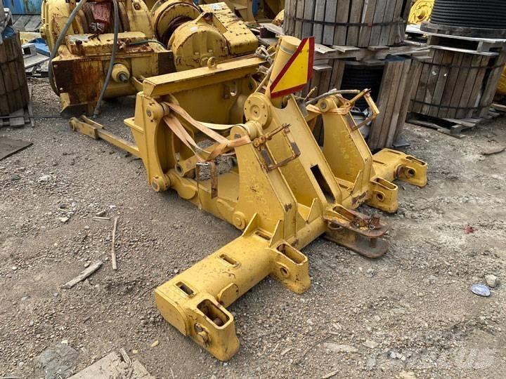 CAT 140 H Ripper Ostale komponente