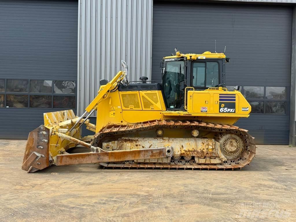 Komatsu D65PXi-18 Buldožeri gusjeničari